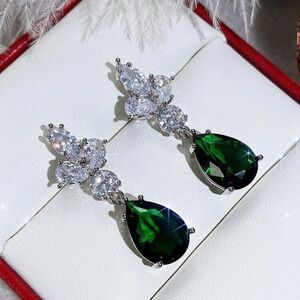 Brand New Elegant Green and Silver Drop Earrings.